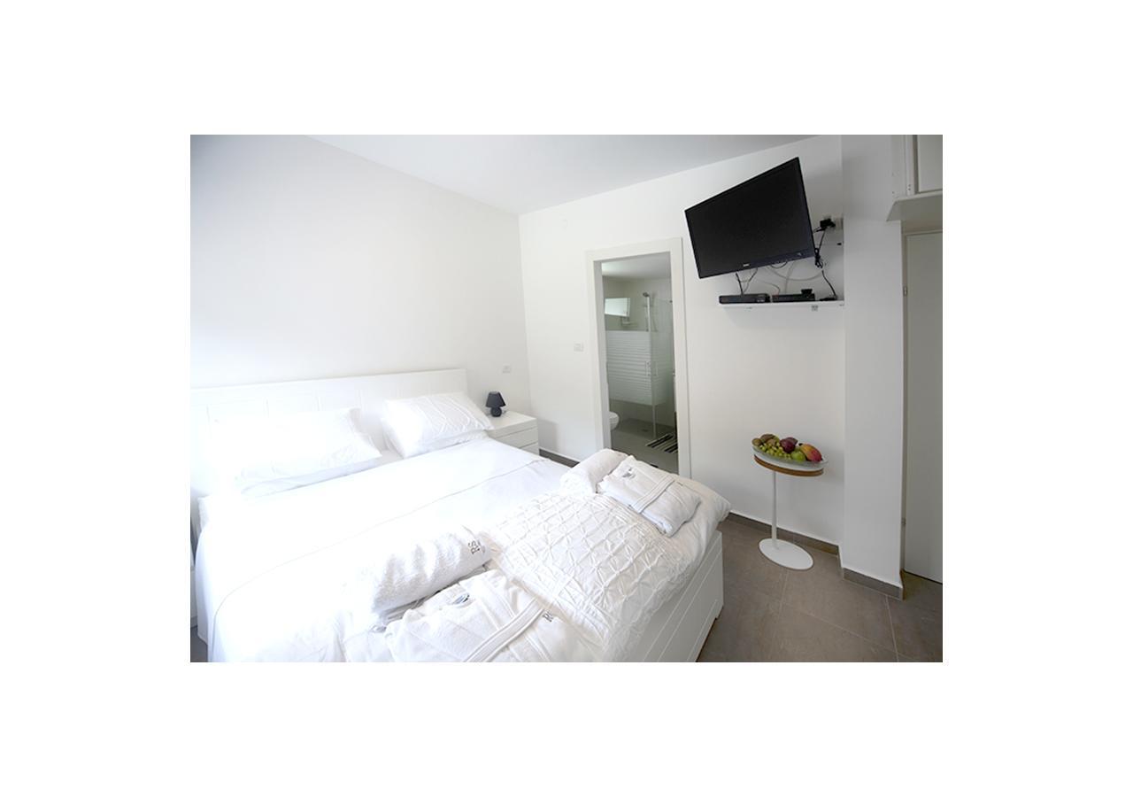 Boutique Apartment "Facing The Sea" Haifa Esterno foto