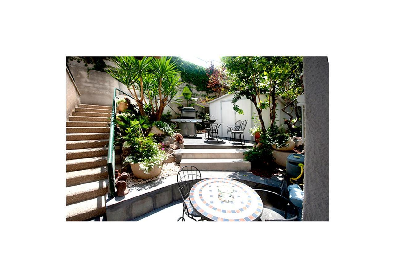 Boutique Apartment "Facing The Sea" Haifa Esterno foto