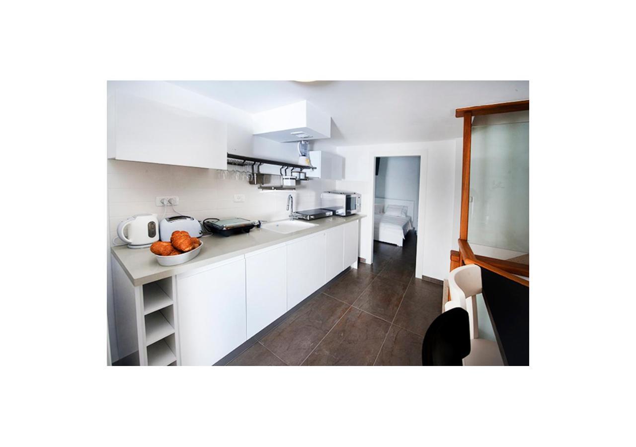 Boutique Apartment "Facing The Sea" Haifa Esterno foto