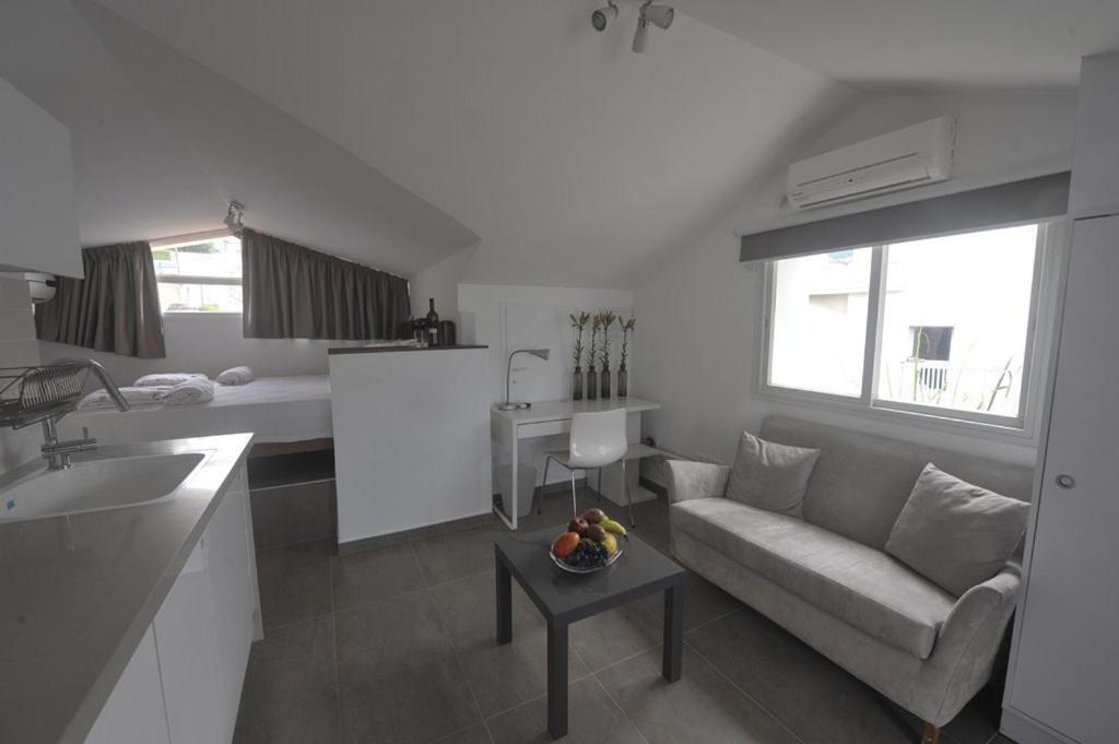 Boutique Apartment "Facing The Sea" Haifa Esterno foto